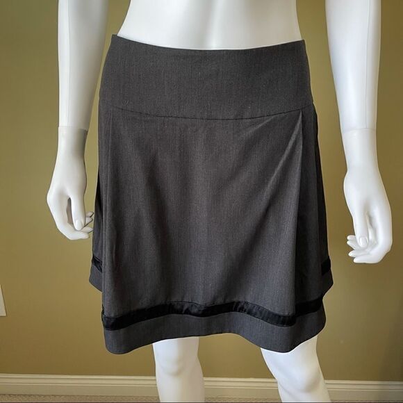 Short Charcoal Grey Skirt with Pockets - Picture 2 of 7